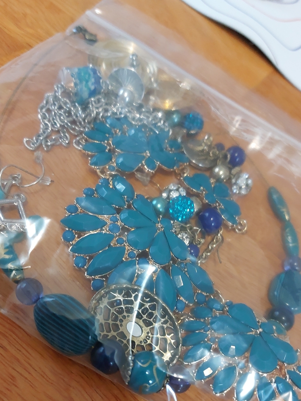Vintage Teal Turquoise Costume Jewelry Lot 3 Necklaces 5 Pairs Earrings Set Boho - Picture 8 of 8